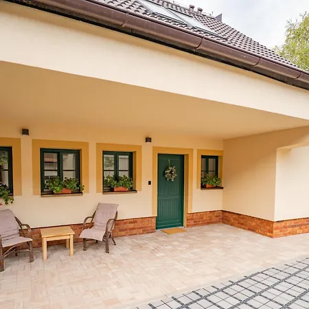Pensjonat V Zahrade 4*