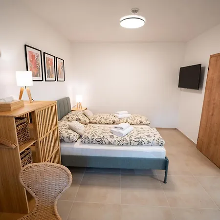 V Zahrade 4*