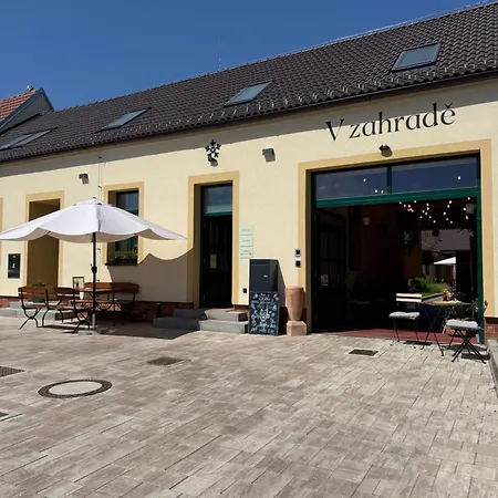 V Zahrade 4*