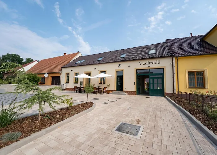 Gasthuis V Zahrade Troubsko